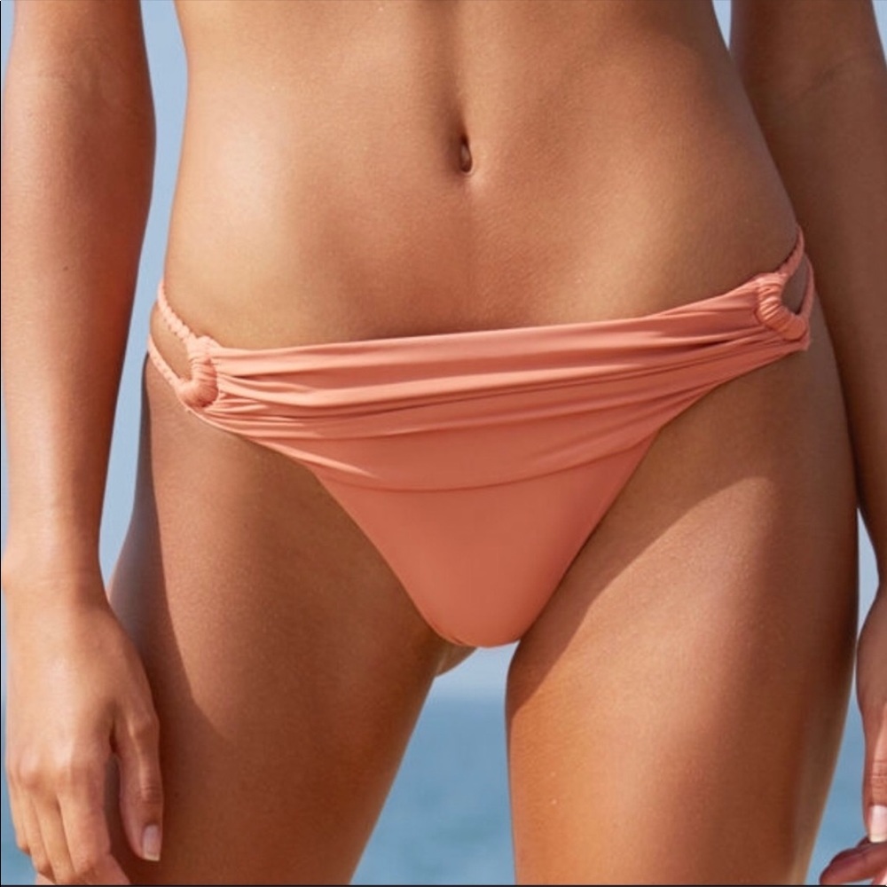 Women’s bikini bottoms in terra-cotta 🦩